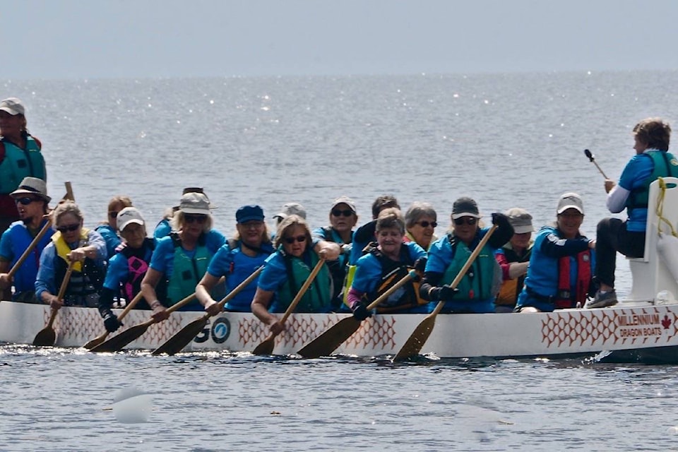 13550955_web1_copy_180914-KWS-M-Dragon-boat-head-and-tail-Paul-3-high-res