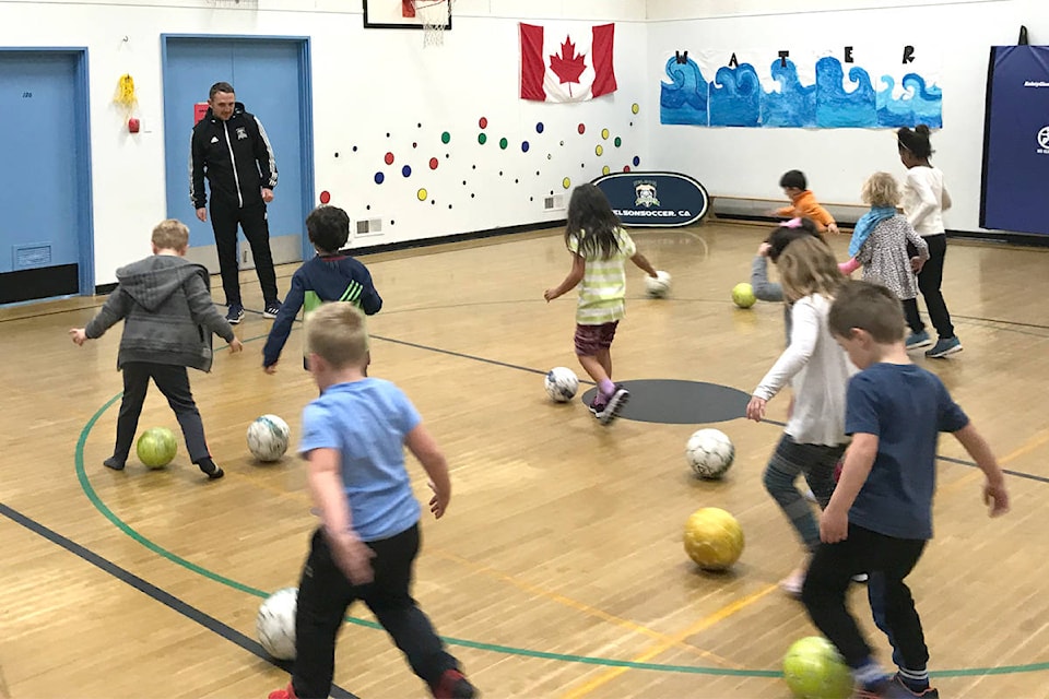 18856457_web1_191010-KWS-SchoolSoccer