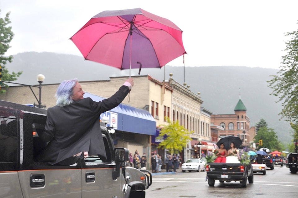 L.V. Rogers’ Class of 2020 may not have had their usual graduation celebrations, but they braved rain to parade downtown Saturday. Photos: Tyler Harper