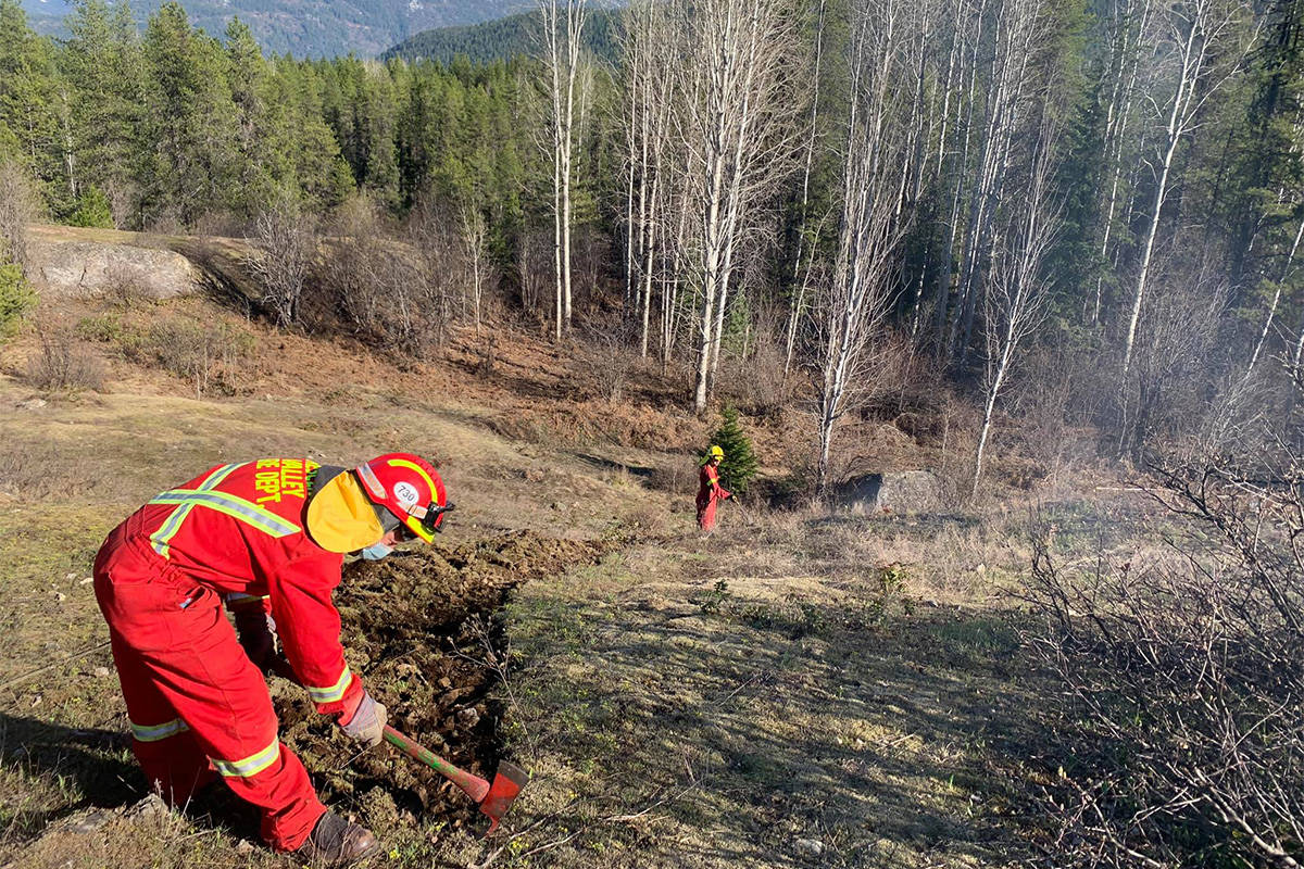 24933916_web1_copy_210506-CAN-rural-fires-crescent-valley_1