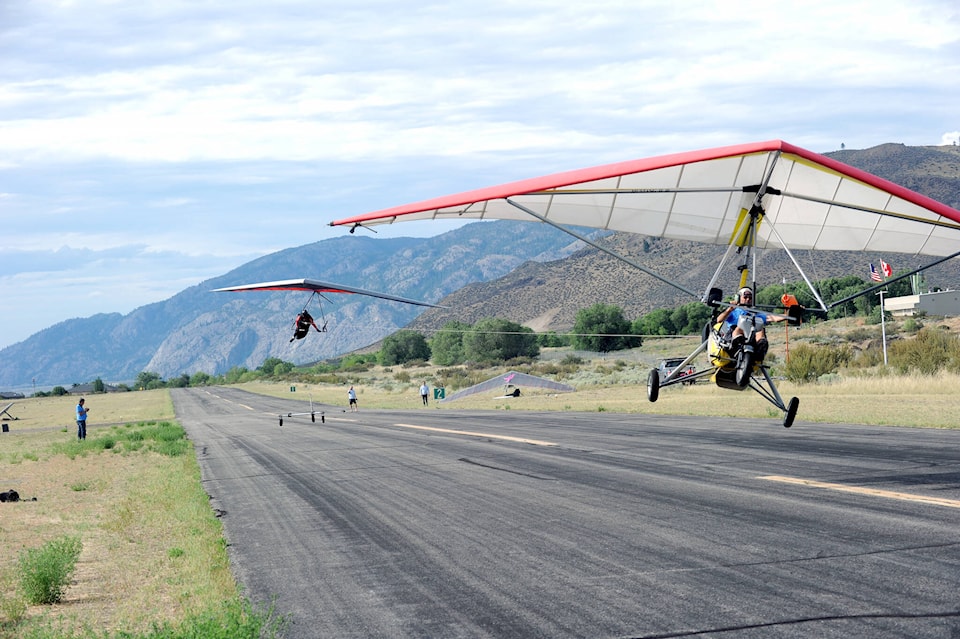 26611140_web1_GT-Hang-Gliders-1-29