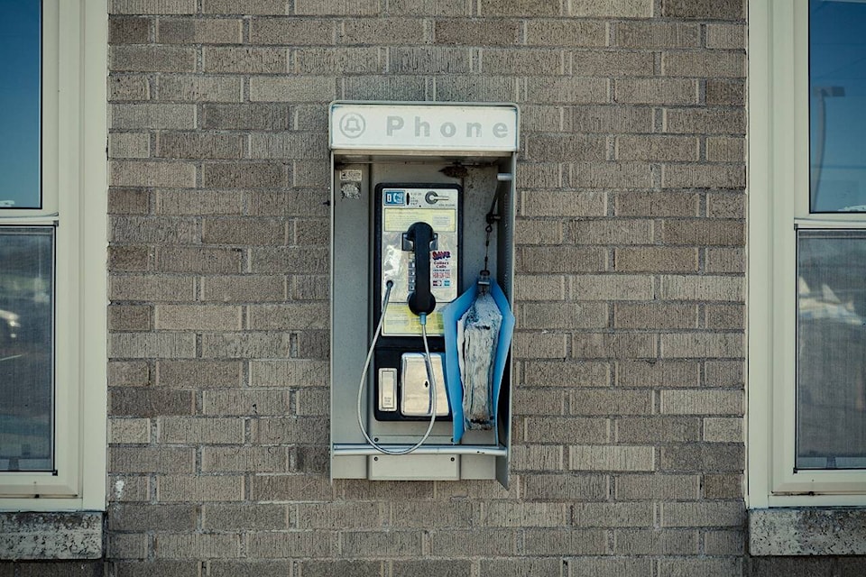 28478897_web1_pay-phone-g106f1064f_1280