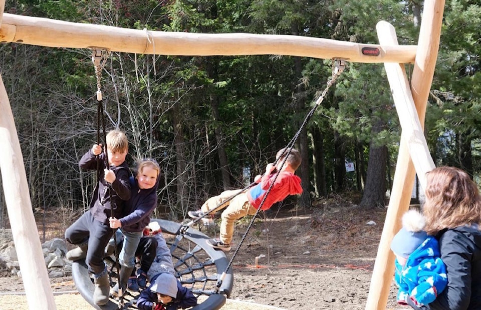 29619109_web1_220707-KWS-RosemontPark-swings_1