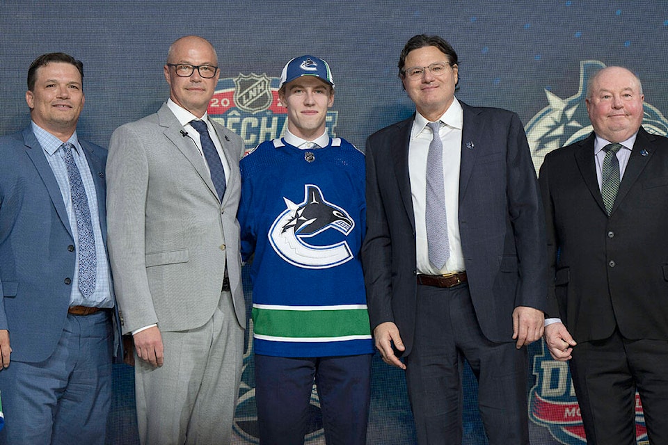 29707885_web1_220707-CPW-HKN-Draft-Canucks-canucks_1