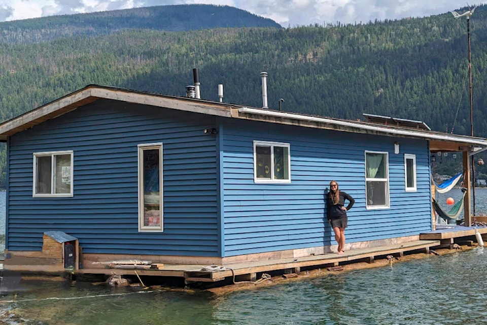 33862847_web1_230914-KWS-FloatingHome_1