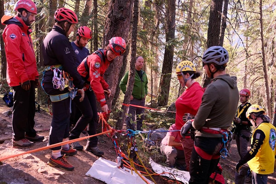 33926645_web1_230921-KWS-SearchRescue-rescue_2