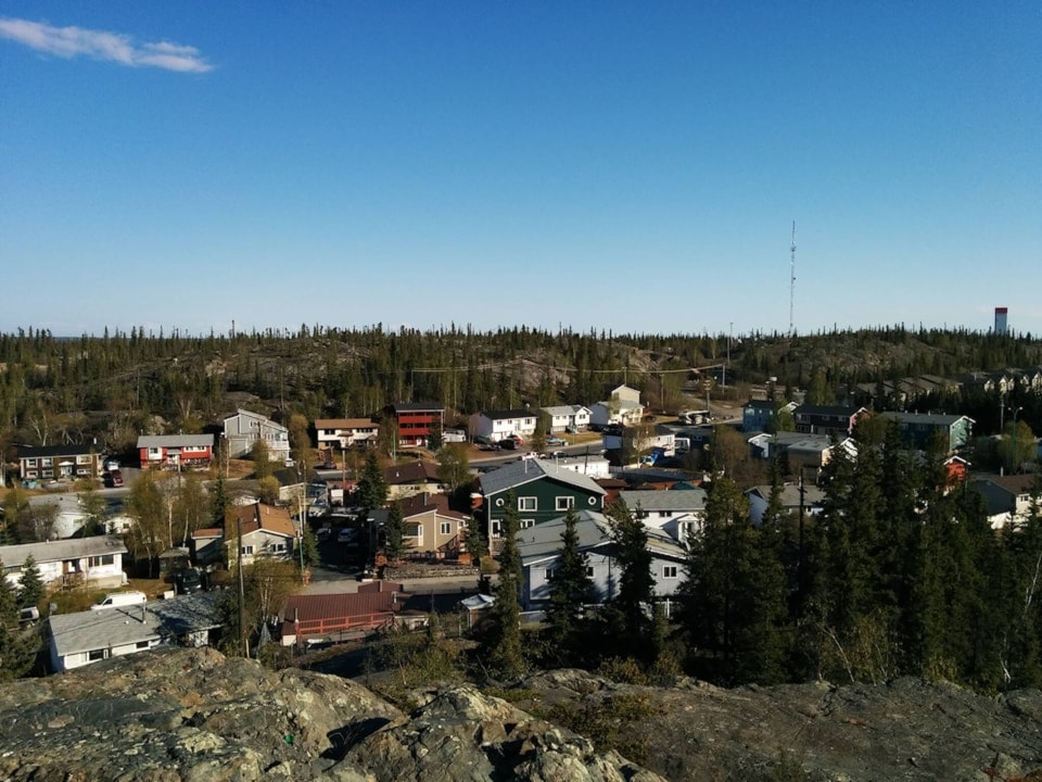 29367789_web1_220601-yel-ryansilke-tin-can-hill_1