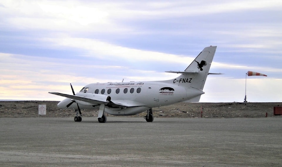 29575025_web1_220629-hay-pilotshortage_1