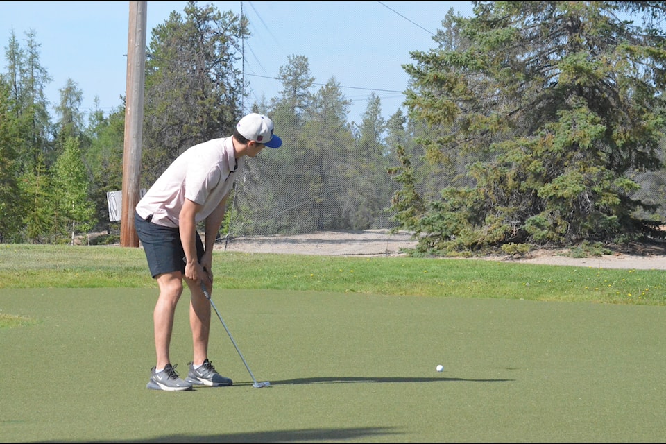 Austin Daniels' attempt at the second would come up just short. Daniels would win the men's title in a playoff.