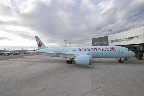 B787-8-at-Boeing-Delivery-Centre-1845