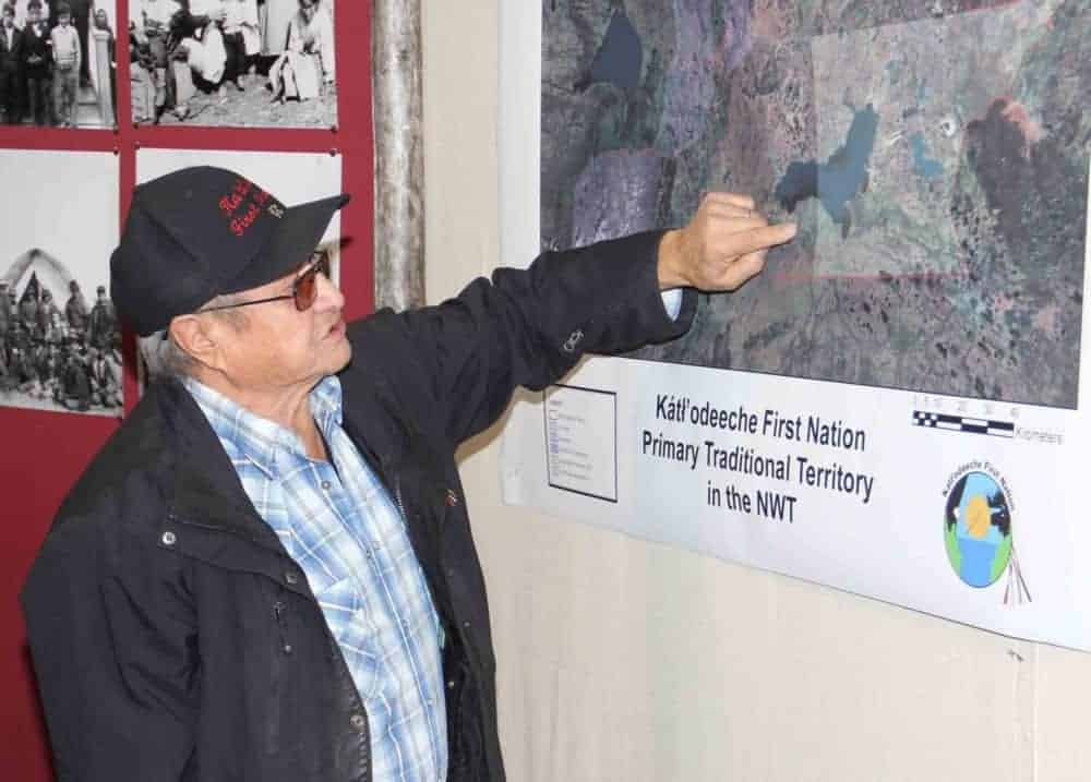 Pat Martel, a band councillor with K'atlodeeche First Nation, points out aspects its traditional territory during a news conference on Nov. 30. KFN held the news conference to state its opposition to including any of its traditional territory in a land claims settlement for the Northwest Territory Metis Nation. Paul Bickford/ºÚÁϳԹÏÍø photo