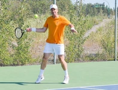Jerry Wald of Fort Smith returns a forehand during action at the NWT Open tennis tournament in Yellowknife on July 28. James McCarthy/窪蹋勛圖厙 photo