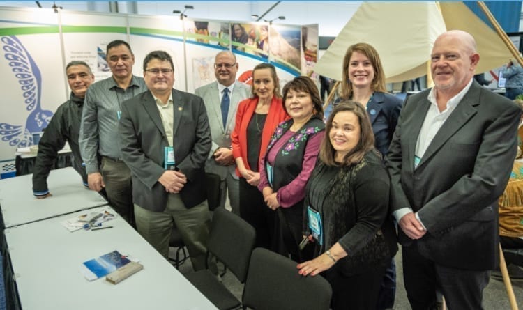 Charles Klengenberg, IRC Director of Lands , Patrick Gruben, IDC Chair, Duane Smith, IRC Chair and CEO, Shane Thompson, Minister of ENR and Lands, Caroline Cochrane, Premier of the Northwest Territories Bobbie Jo Greenland-Morgan, Grand Chief/President, GwichSA¹ú¼ÊÓ°ÊÓ´«Ã½™in Tribal Council, Katrina Nokleby, Minister of ITI and Infrastructure, Joy OSA¹ú¼ÊÓ°ÊÓ´«Ã½™Neill, GTC Economic Development Officer, James Thorbourne, GTC Interim Chief Operating Officer. photo courtesy of the Government of the Northwest Territories