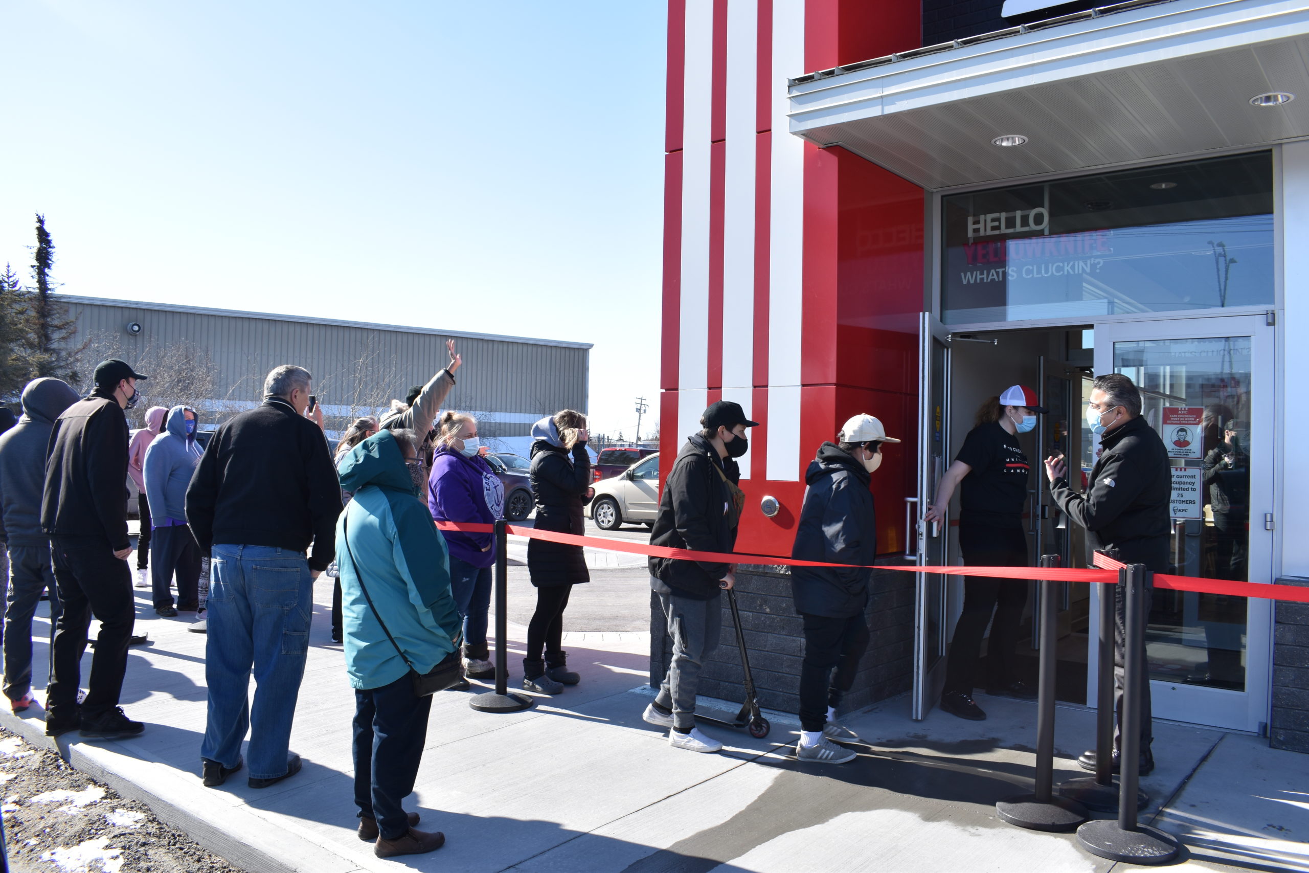 The first customers enter the new KFC at 1030 a.m. on May 3. Blair McBride/窪蹋勛圖厙 photo
