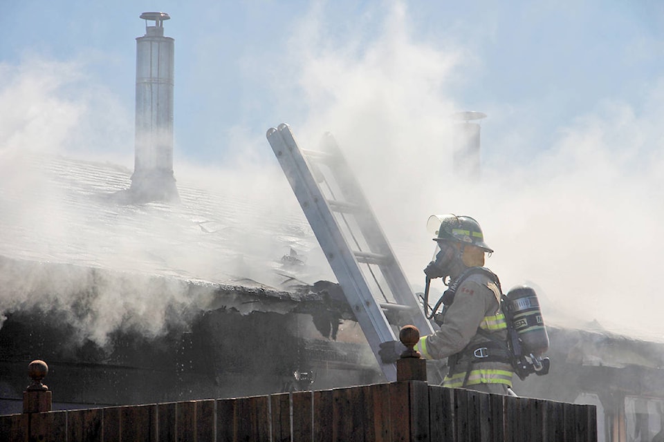 25305292_web1_210602-HAY-fire-house_1