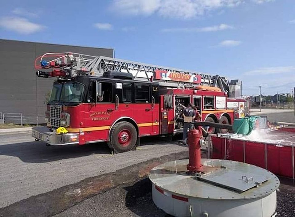 25321617_web1_210513-INU-firetruck-LadderTruck_1