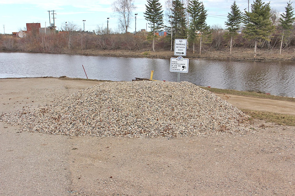 25335453_web1_210602-HAY-landing-flood_2