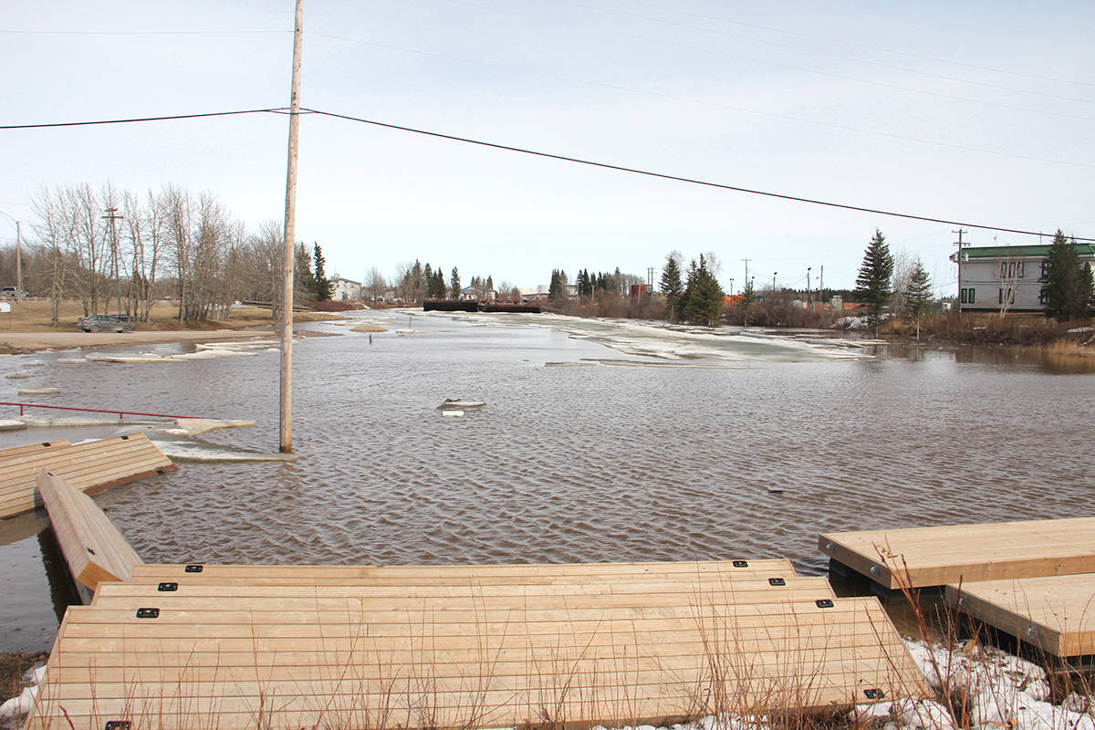 25335453_web1_210602-HAY-landing-water_1