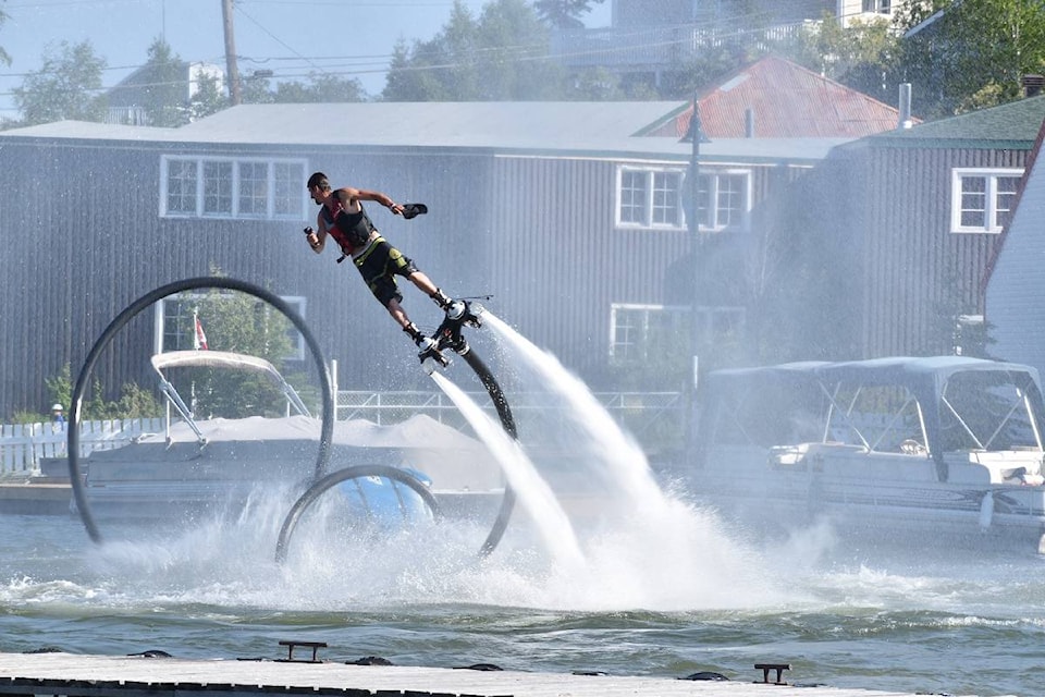 25673782_web1_210702-YEL-flyboard-one_1