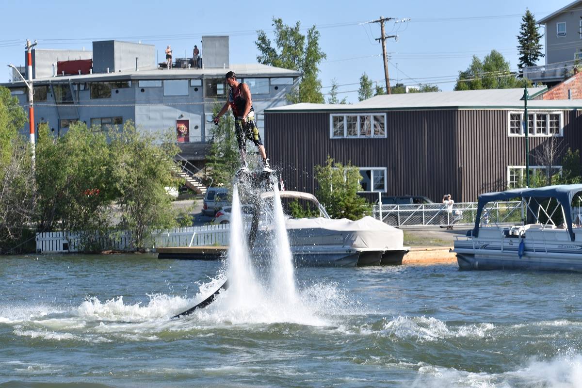 Tanner Klochko ramps up the water jet thrust to prepare to fly higher. Blair McBride/窪蹋勛圖厙 photo