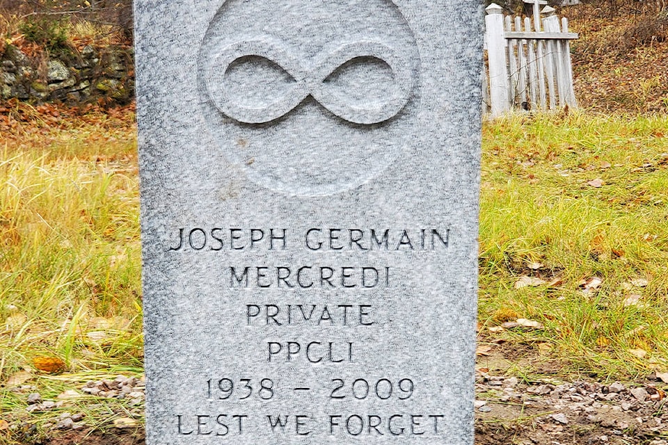 25730016_web1_210707-HAY-VeteransGraves-Gravestone_1