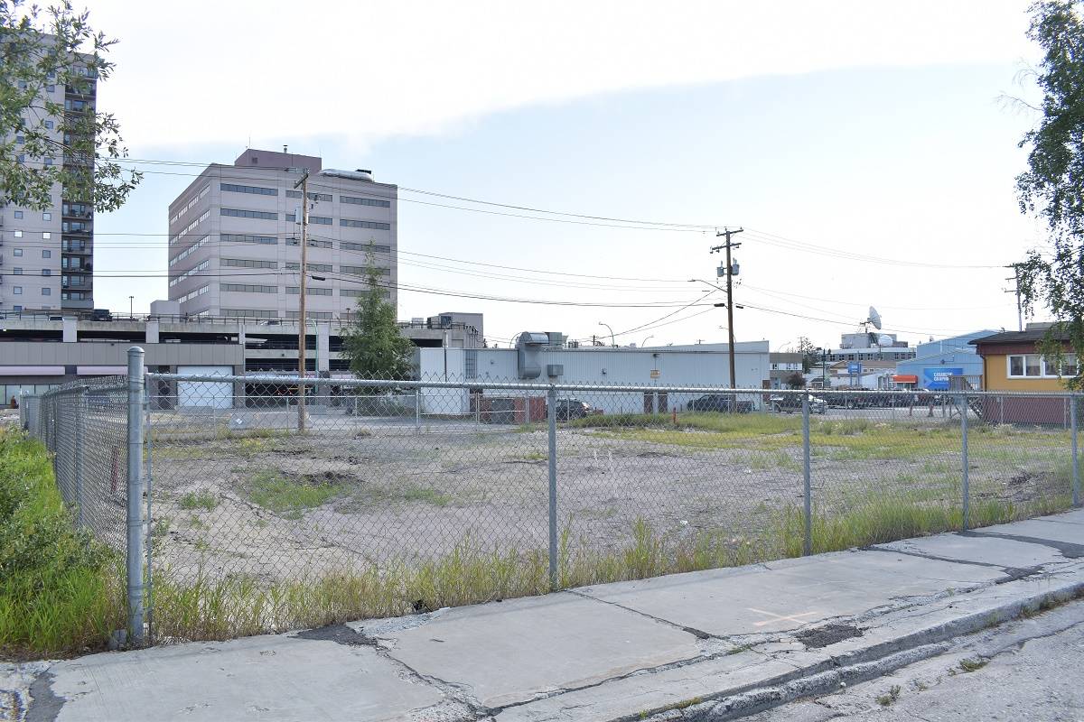 The empty lot on 51 Street is owned by the GNWT and its the proposed location of a new $6-million wellness and recovery centre, according to a government tender document. Blair McBride/窪蹋勛圖厙 photo