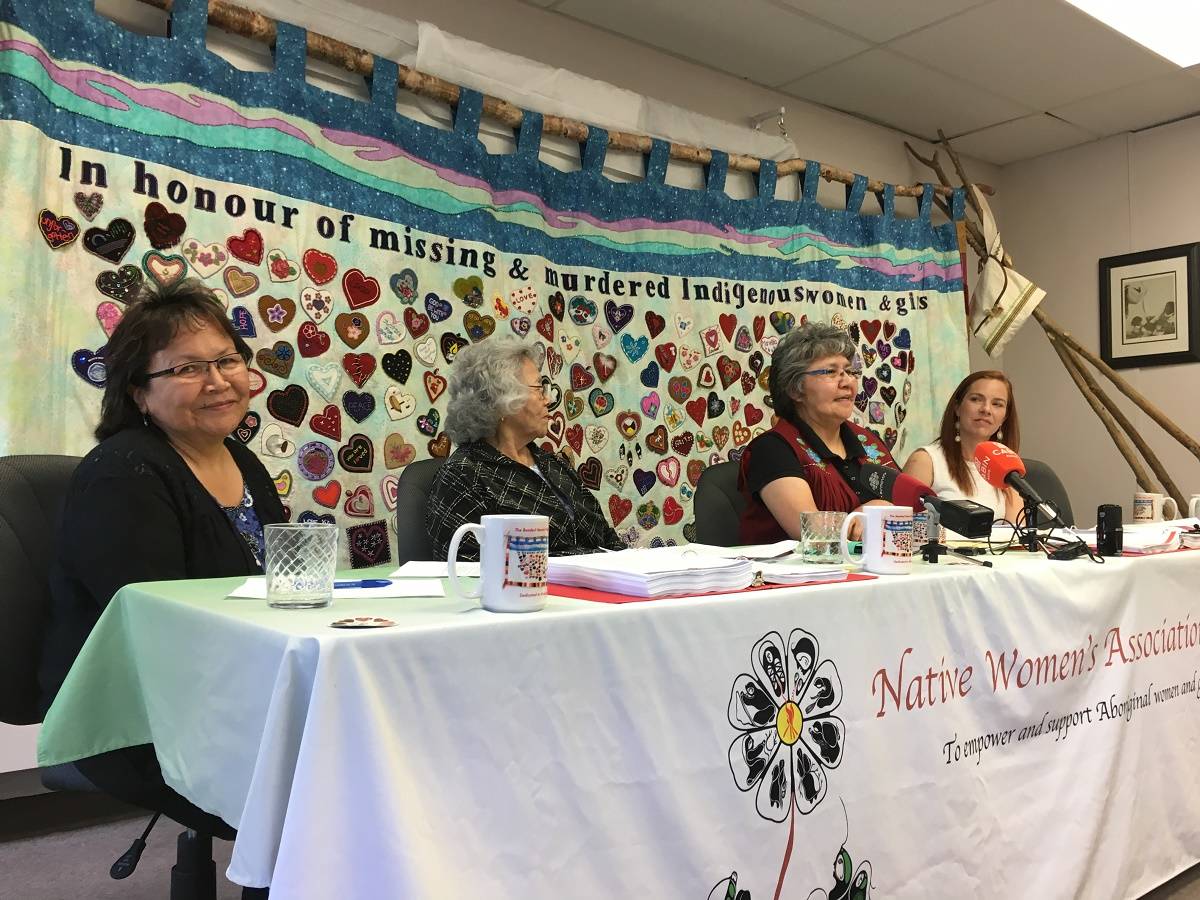 Marie Speakman, left, Native Womens Association of the NWT (NWANWT) Family Support Liaison Coordinator for MMIWG, Therese Villeneuve, an Elder adviser to the Board; NWANWT President and Monfwi MLA-elect Jane Weyallon Armstrong and Caroline Wawzonek, current minister responsible for the status of women, attend a news conference on June 12, 2019. 窪蹋勛圖厙 photo