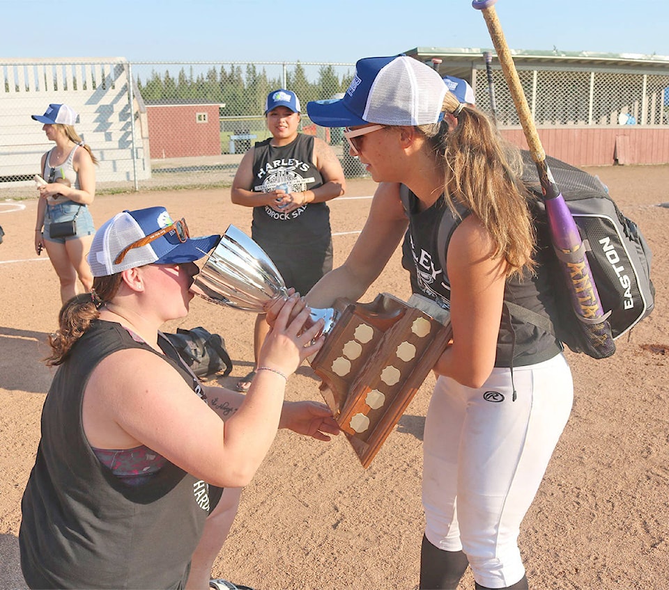 26022173_web1_210804-YEL-Slopitch-Champs_2