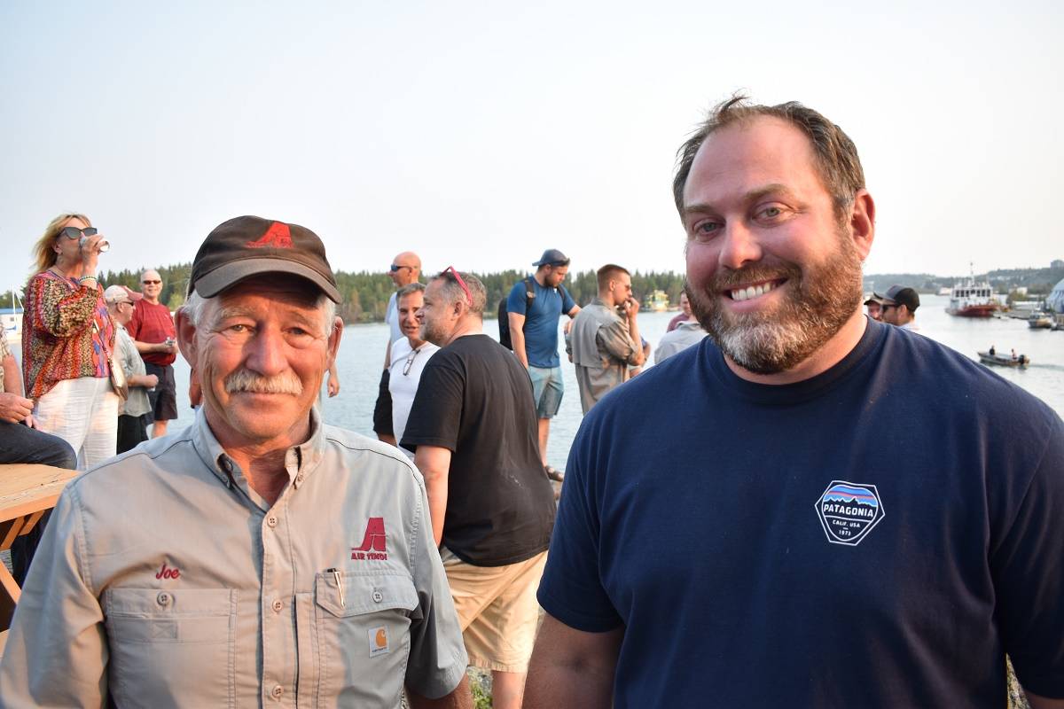 Joe Reid, left, and Air Tindi president Chris Reynolds at Reid聮s retirement party behind the Air Tindi base on Latham Island. 聯I聮m tired and it聮s time to relax a bit more and spend more time with my wife. I plan to hang out at my house on Pontoon Lake,聰 said Reid. Blair McBride/黑料吃瓜网 photo