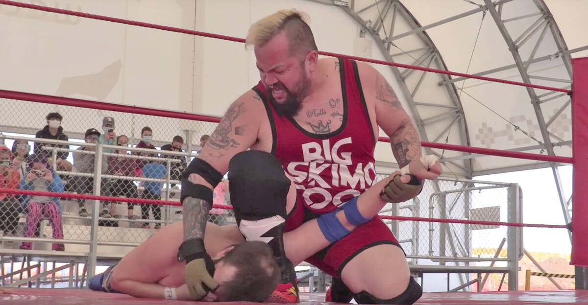 Deztro SA国际影视传媒渢he EskimofoSA国际影视传媒 Loreen digs his fingers into the eyes of Blu Wilder during TAW: Gold Rush - the Tournament in the Treeline on Aug. 28 in Inuvik. The EskimofoSA国际影视传媒檚 dream of being the champion were foiled after two matches came up against him. Screenshot courtesy of Totally Arctic Wrestling