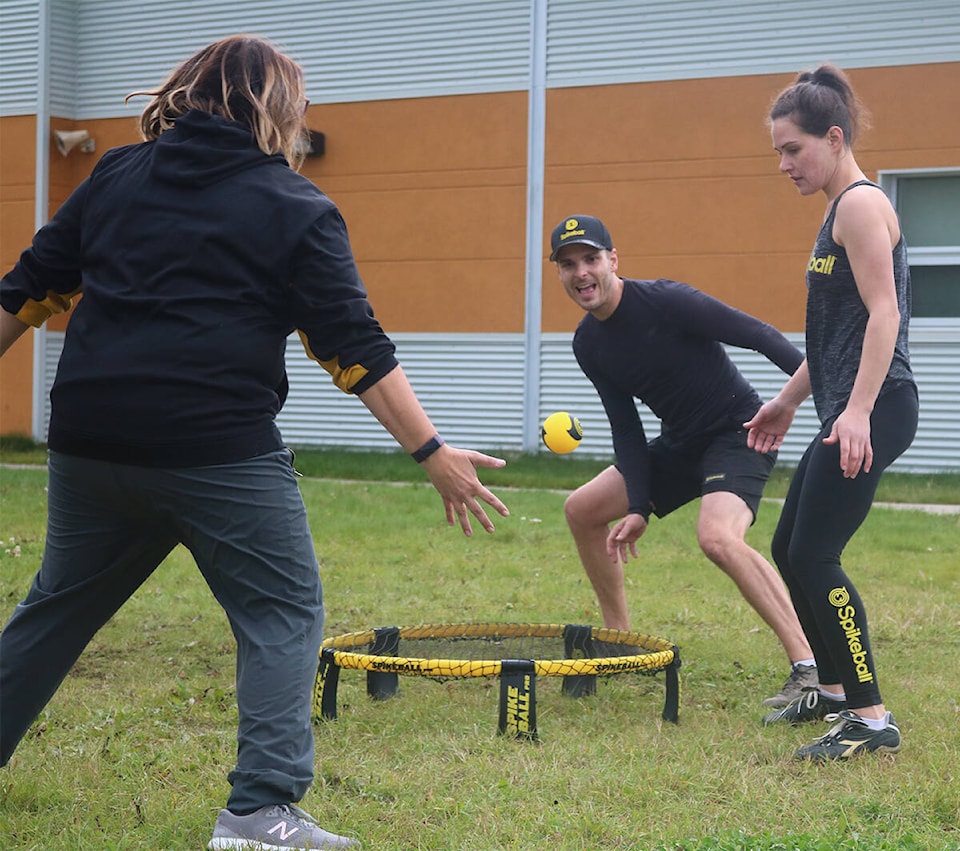 26541263_web1_210922-HAY-spikeball-spikeball_2