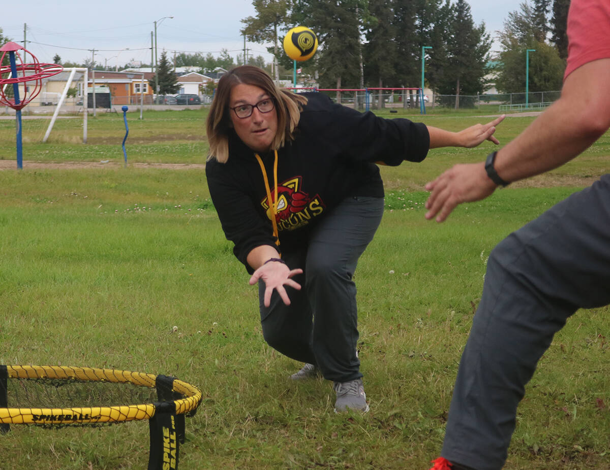 26541263_web1_210922-HAY-spikeball-spikeball_3