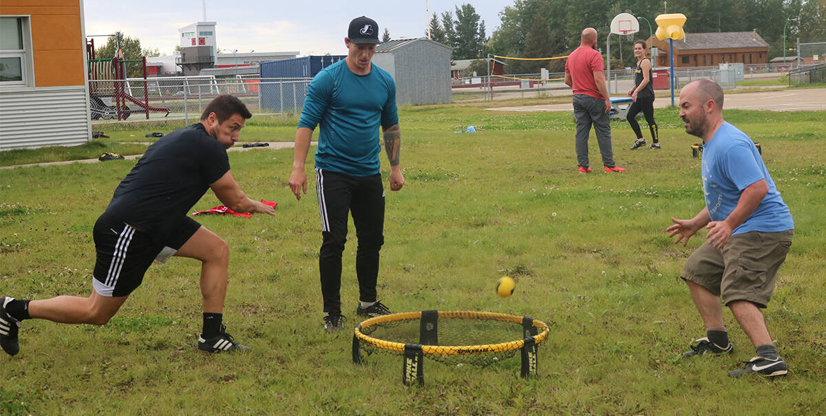 26541263_web1_210922-HAY-spikeball-spikeball_5