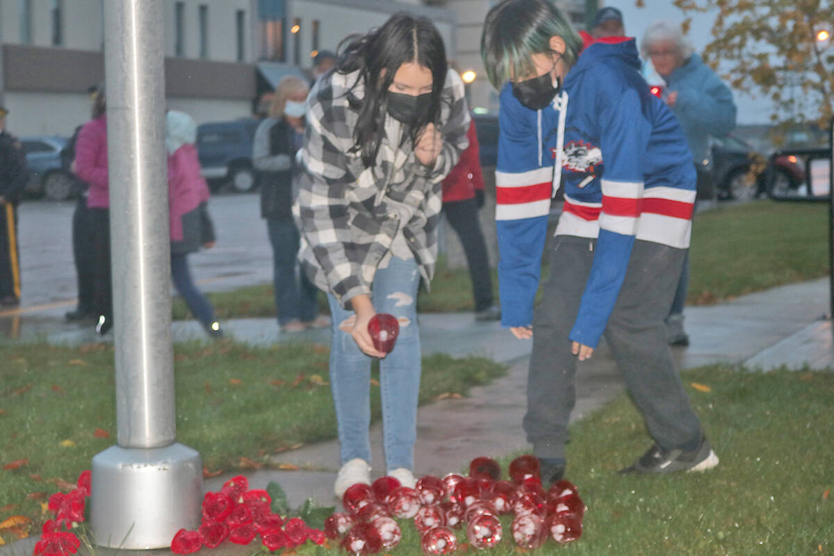 26780421_web1_211013-HAY-RCMPVigil-ChristopherWorden_3