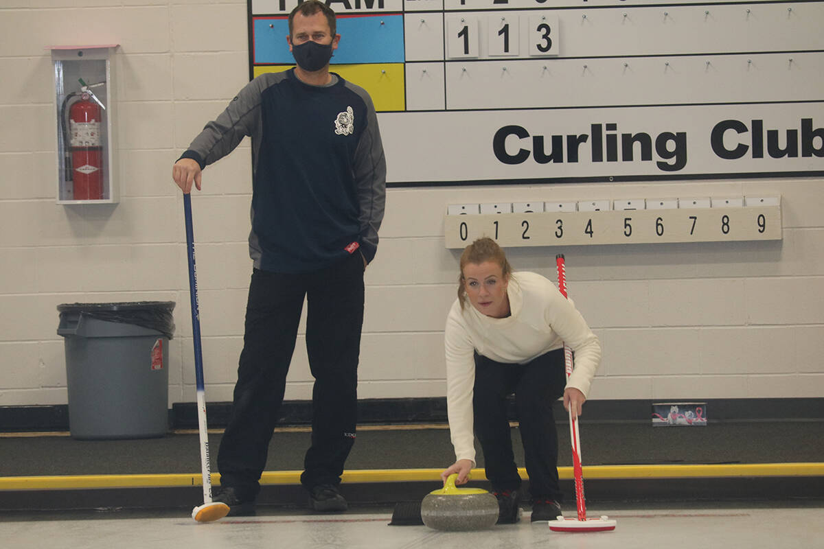 26851881_web1_211020-HAY-CurlingNight-CurlingNight_8