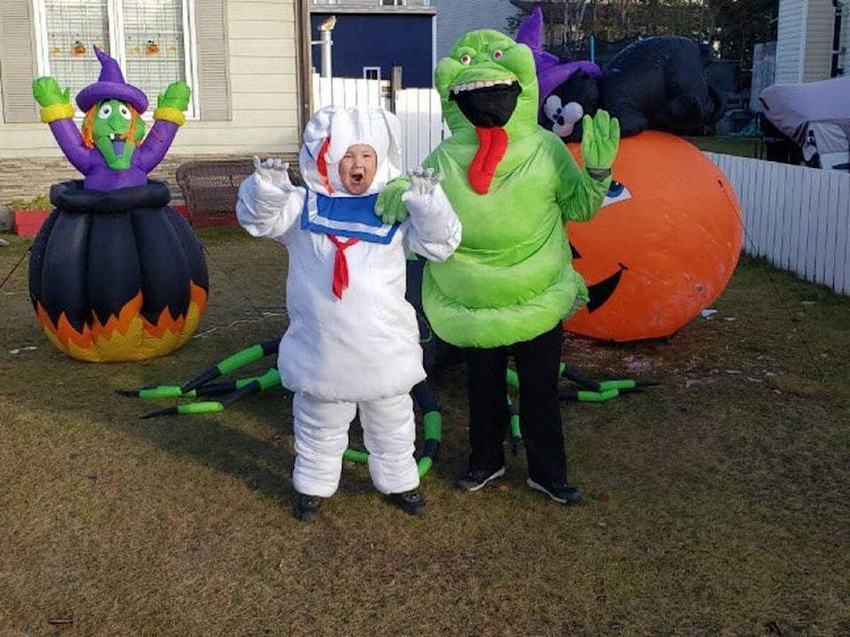 27024037_web1_211101-YEL-ReverseTreat-TrickRTreat_1