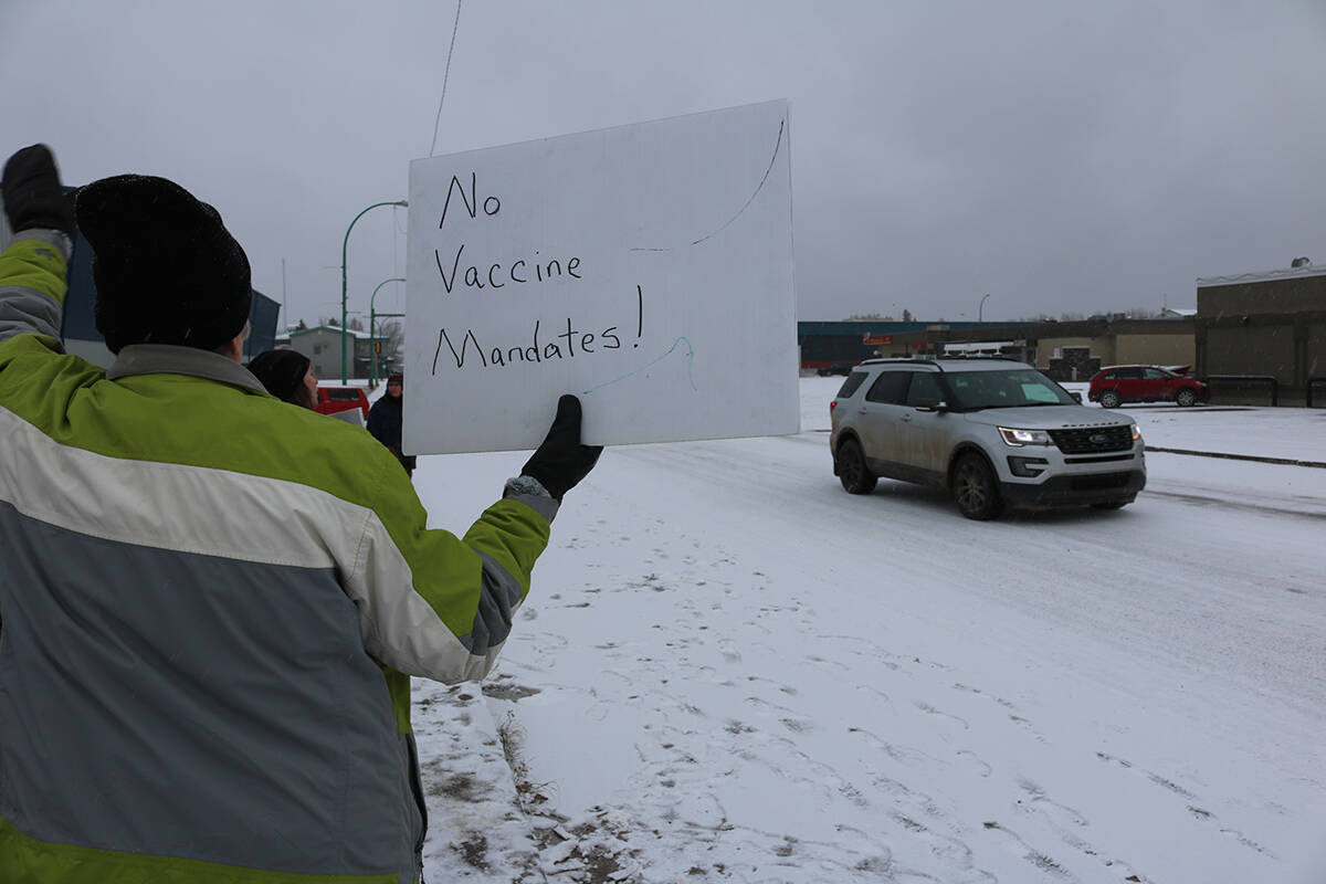 27095738_web1_211106-HAY-VaccineDemonstration-vaccinedemonstration_2