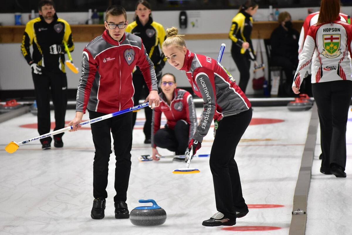 27187706_web1_211117-YEL-CurlingSpread-Nationals_4