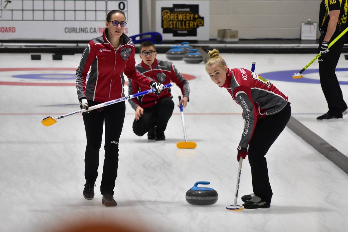 27187706_web1_211117-YEL-CurlingSpread-Nationals_5