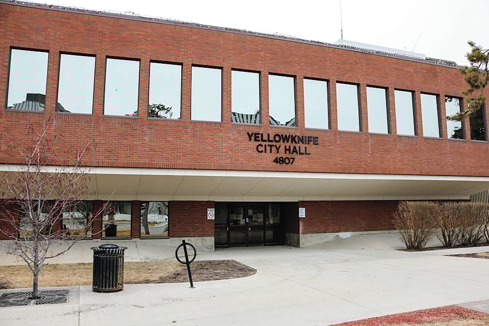 27315097_web1_211027-YEL-zoningbylaw-cityhall_1