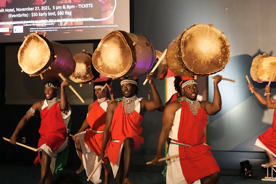 27350230_web1_211206-NUN-BurundianDrummers-Show_5