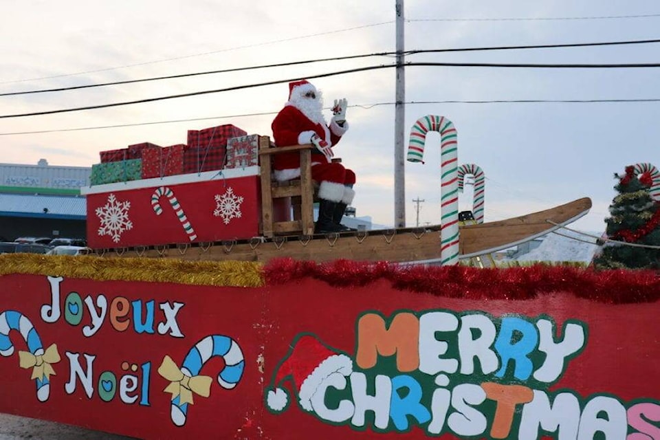 27388326_web1_211206-NUN-SantaClauseParade_1