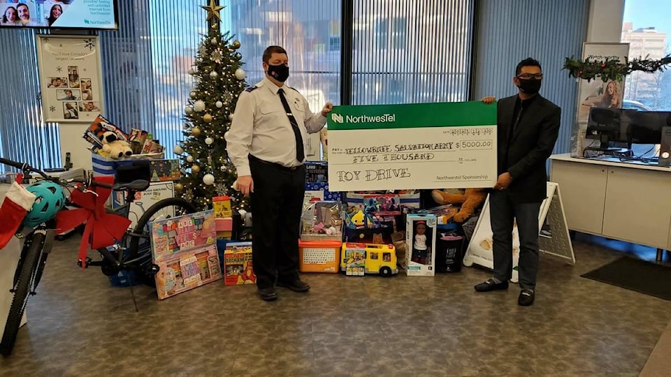 27503282_web1_211215-YEL-SalvationArmy-Toy-Drive_2