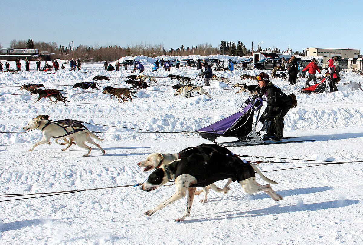 The 2020 Kamba Carnival featured a mass start of the 10-dog race at the ice crossing to the Old Village on the Hay River Reserve. NNSL file photo