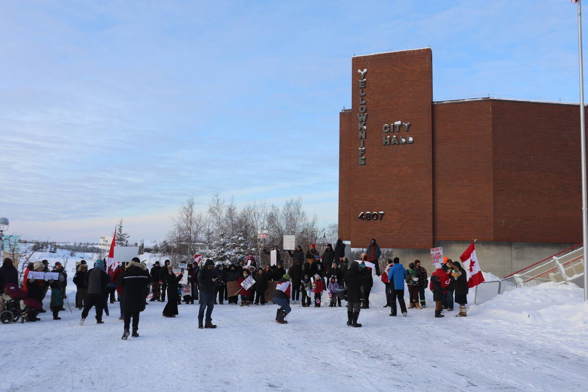 27990365_web1_220202-YEL-Convoy-Protest_7