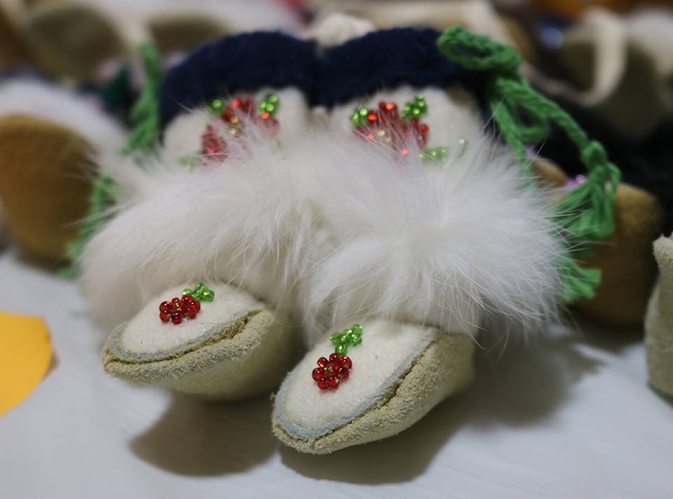 28084141_web1_220209-HAY-NEWSbriefs-Moccasins_1