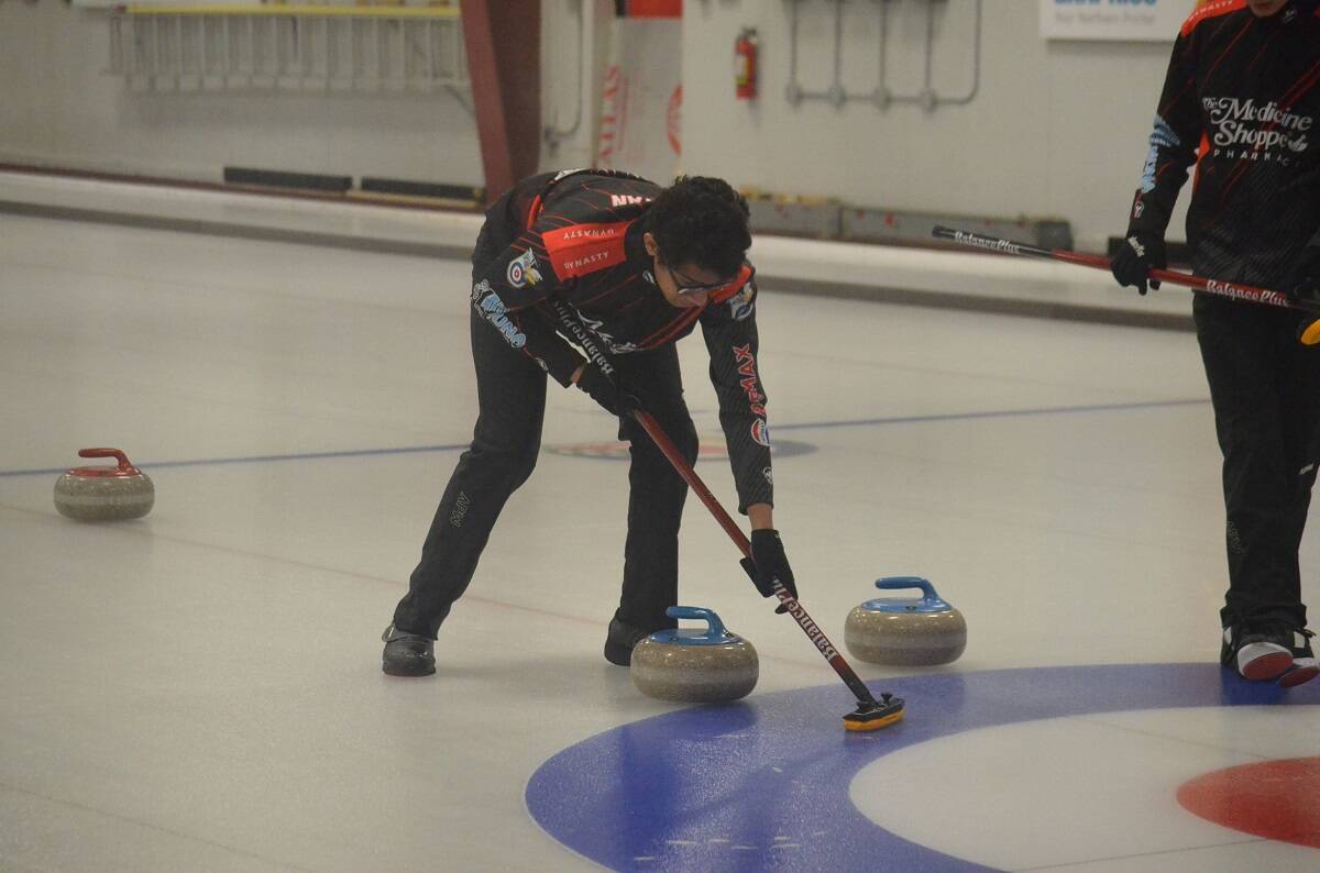 Tasir Bhuiyan brushes one into the house. James McCarthy/ºÚÁϳԹÏÍø photo