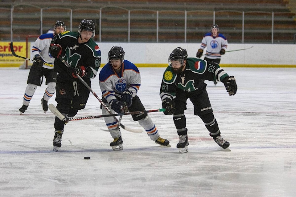 28632212_web1_211027-YEL-SportsStarting-OCPHO_2