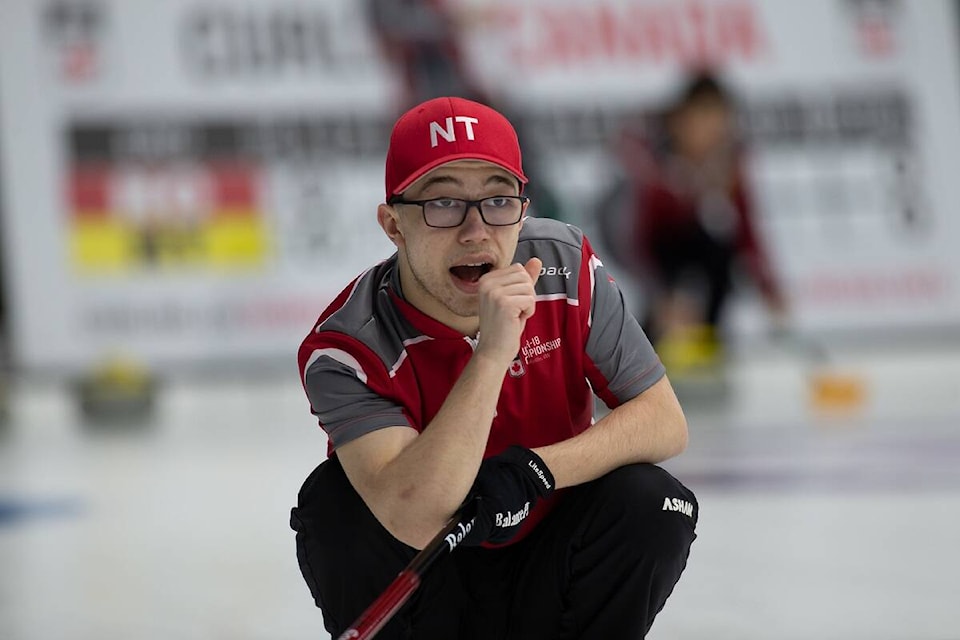 29098399_web1_220513-YEL-JuniorCurling-Oakville_2