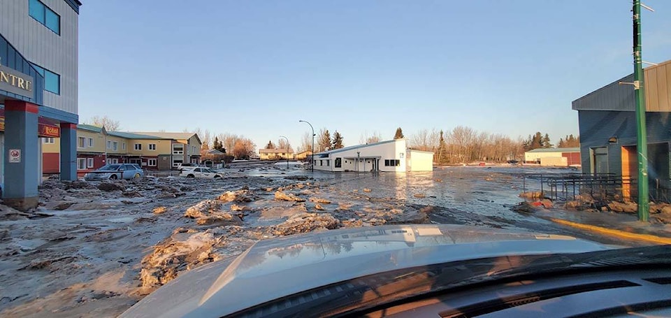 29107673_web1_220516-NNO-MoreWaterComing-CapitalDriveFlood_1